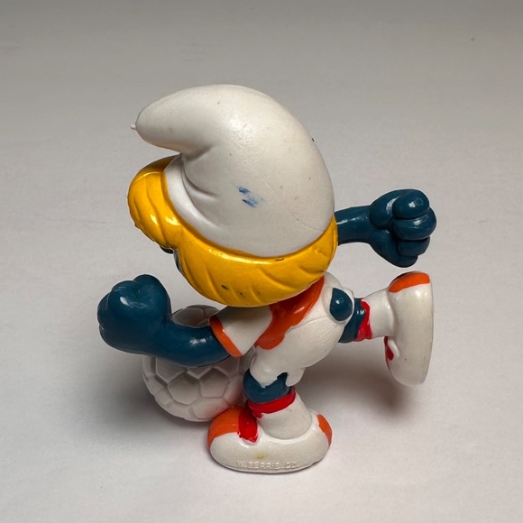Vintage Soccer Smurfette Schleich 1989 Hong Kong Football Smurf PVC Figure - Picture 5 of 10